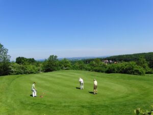 ゴルフで90切りを目指すためのショートパット改善コツは？