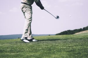 50代男性がゴルフ上達のためにYouTubeで見るべき人気動画は？